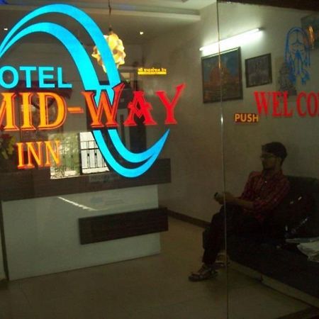 Hotel Mid - Way Inn 간디나가르 외부 사진
